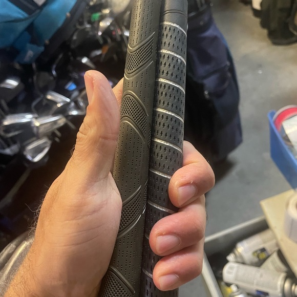 Golf Wedges Sand And Pitching Wedge In Right Hand - Picture 4 of 5